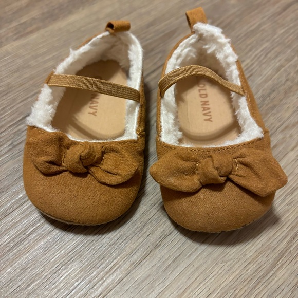 Old Navy Faux-Suede Sherpa-Lined Tan Bow-Tie Ballet Flats for Baby Size 3-6M - Picture 2 of 6